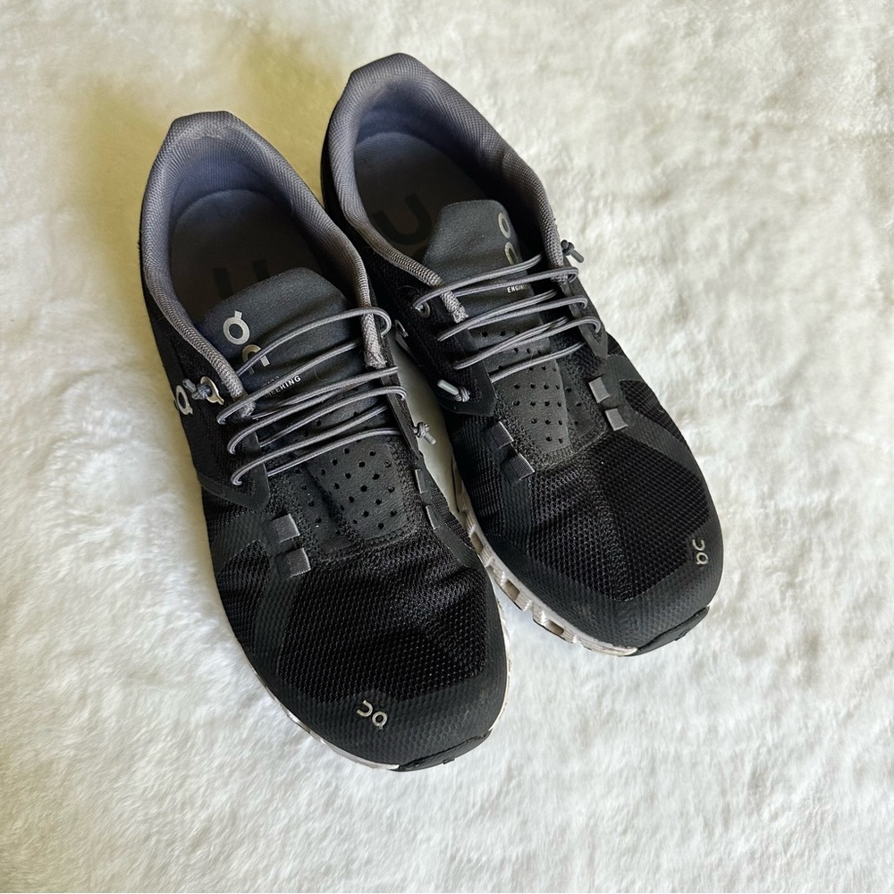 On Running Women’s Cloud 5 Size 7.5 - Picture 2 of 10